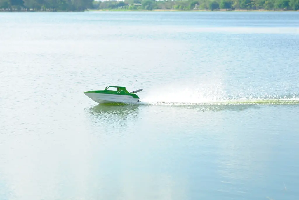 Are Traxxas RC Boats Self-righting?