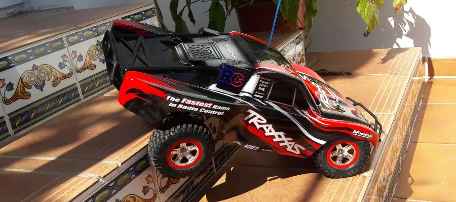 Traxxas Slash vs Arrma Senton